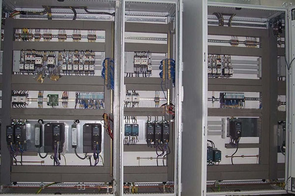 PLC控制柜的出現為行業帶來了什么