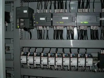 plc控制柜的功能和組成部分